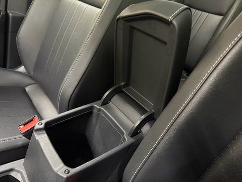 Used 2024 Volkswagen Tiguan SE image 42