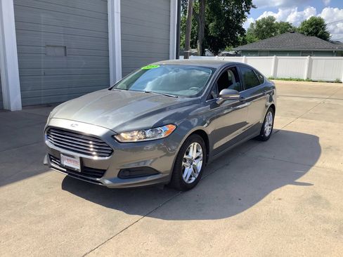 Used 2013 Ford Fusion SE FWD image 4