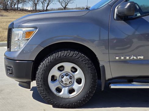 Used 2017 Nissan Titan S image 6