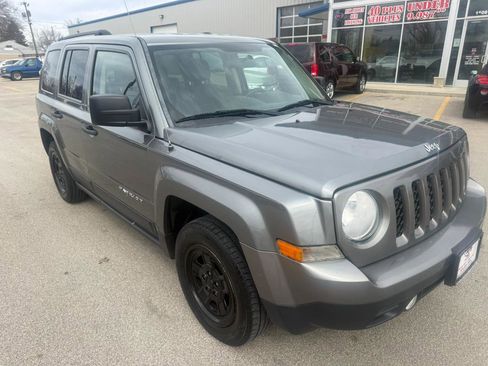 Used 2014 Jeep Patriot Sport image 3