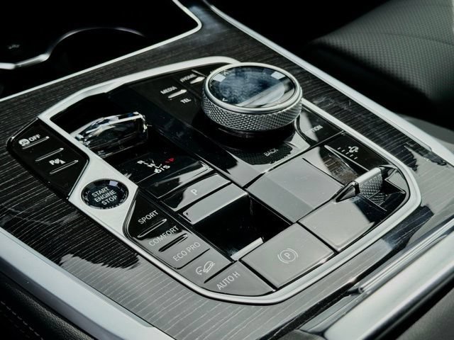 Used 2026 BMW X7 xDrive40i w/ M Sport Package AWD/4WD image 28
