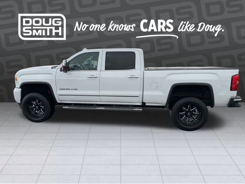 Used 2018 GMC Sierra 2500 Denali image 2
