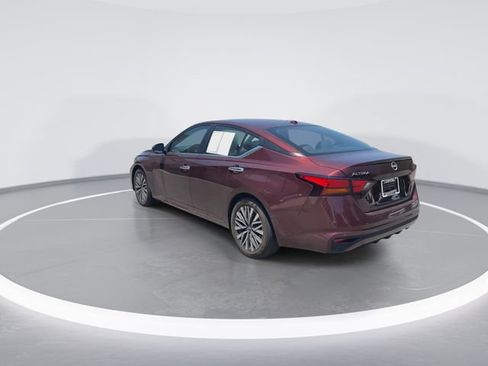 Used 2024 Nissan Altima 2.5 SV FWD image 6