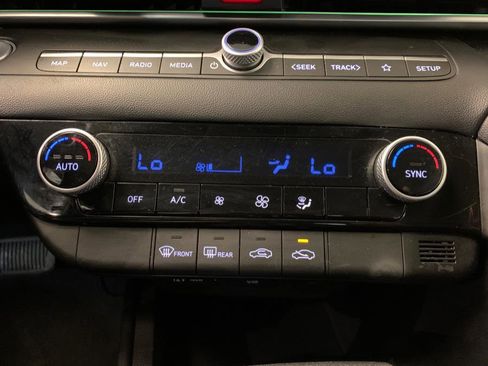 Used 2024 Hyundai Elantra SEL image 32