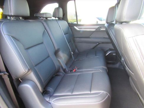 Used 2025 GMC Acadia Elevation image 28