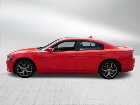 Used 2017 Dodge Charger R/T w/ Plus Group RWD image 4