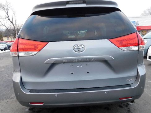 Used 2012 Toyota Sienna XLE image 14