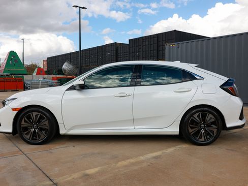 Used 2018 Honda Civic EX image 8