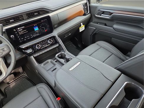 Used 2025 GMC Sierra 2500 Denali w/ Denali Reserve Package image 12