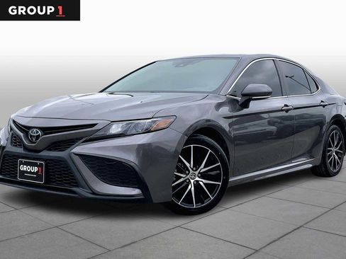 Used 2023 Toyota Camry SE image 1