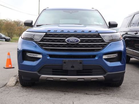 Used 2023 Ford Explorer XLT w/ Equipment Group 202A AWD/4WD image 2