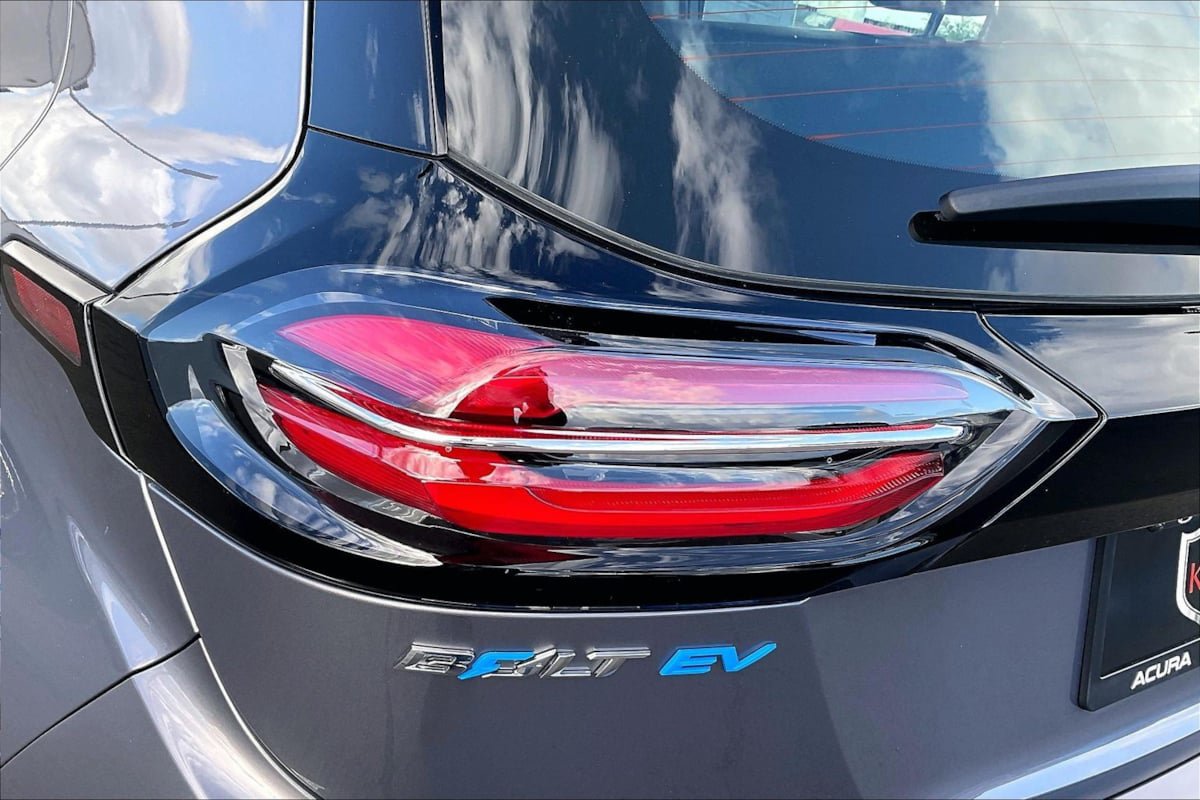 Used 2023 Chevrolet Bolt LT w/ Infotainment Package FWD image 25