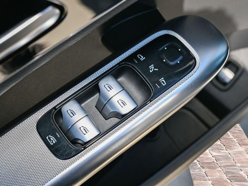 Used 2024 Mercedes-Benz GLC 300 image 24