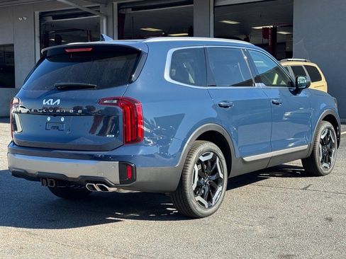 New 2025 Kia Telluride S image 3
