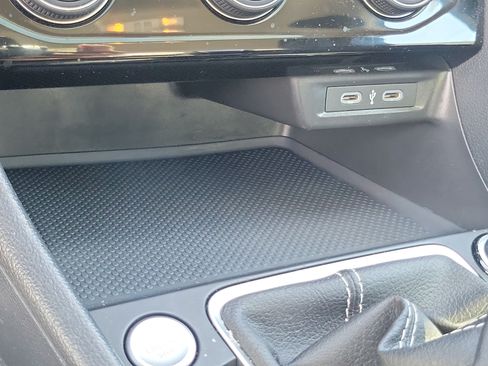 Certified 2024 Volkswagen Jetta SE w/ Panoramic Sunroof Package FWD image 33
