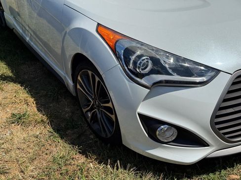 Used 2016 Hyundai Veloster Turbo w/ Option Group 04 FWD image 10