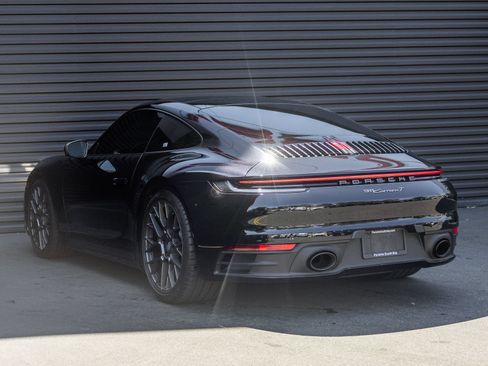 Used 2023 Porsche 911 Carrera image 3