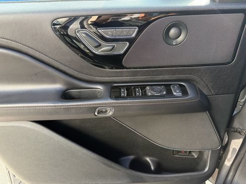 Used 2022 Lincoln Aviator Reserve RWD image 37
