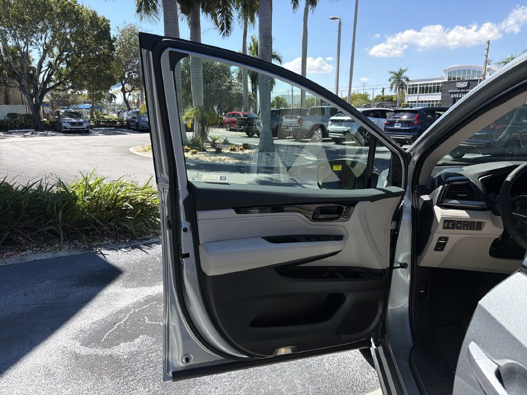 New 2027 Honda Odyssey Touring image 24