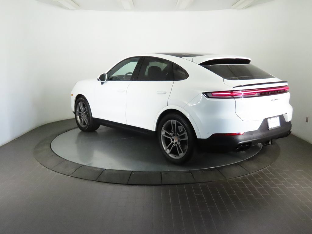 Certified 2025 Porsche Cayenne Coupe AWD/4WD image 3
