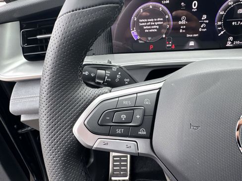 New 2026 Volkswagen Tiguan SE R-Line FWD image 17