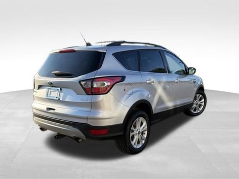 Used 2018 Ford Escape SE w/ Ford Safe & Smart Package FWD image 5