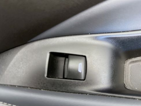 Used 2024 Buick Enclave Essence FWD image 31