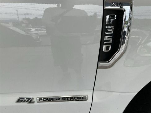 Used 2017 Ford F350 XLT w/ XLT Premium Package AWD/4WD image 27