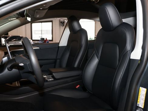 Used 2023 Tesla Model Y Long Range image 11