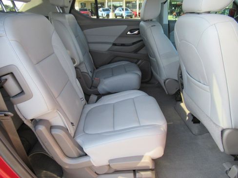 Used 2019 Chevrolet Traverse Premier w/ Driver Confidence II Package FWD image 33
