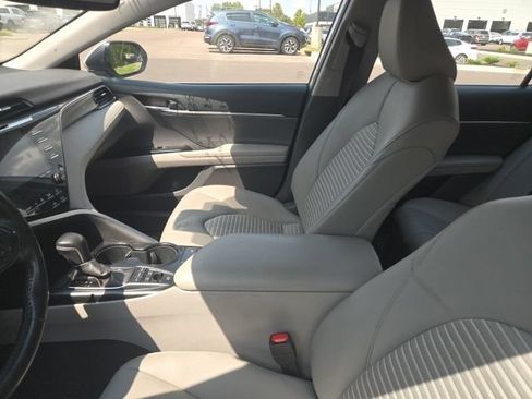 Used 2019 Toyota Camry SE FWD image 8