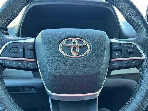 Certified 2023 Toyota Sienna XLE FWD image 25