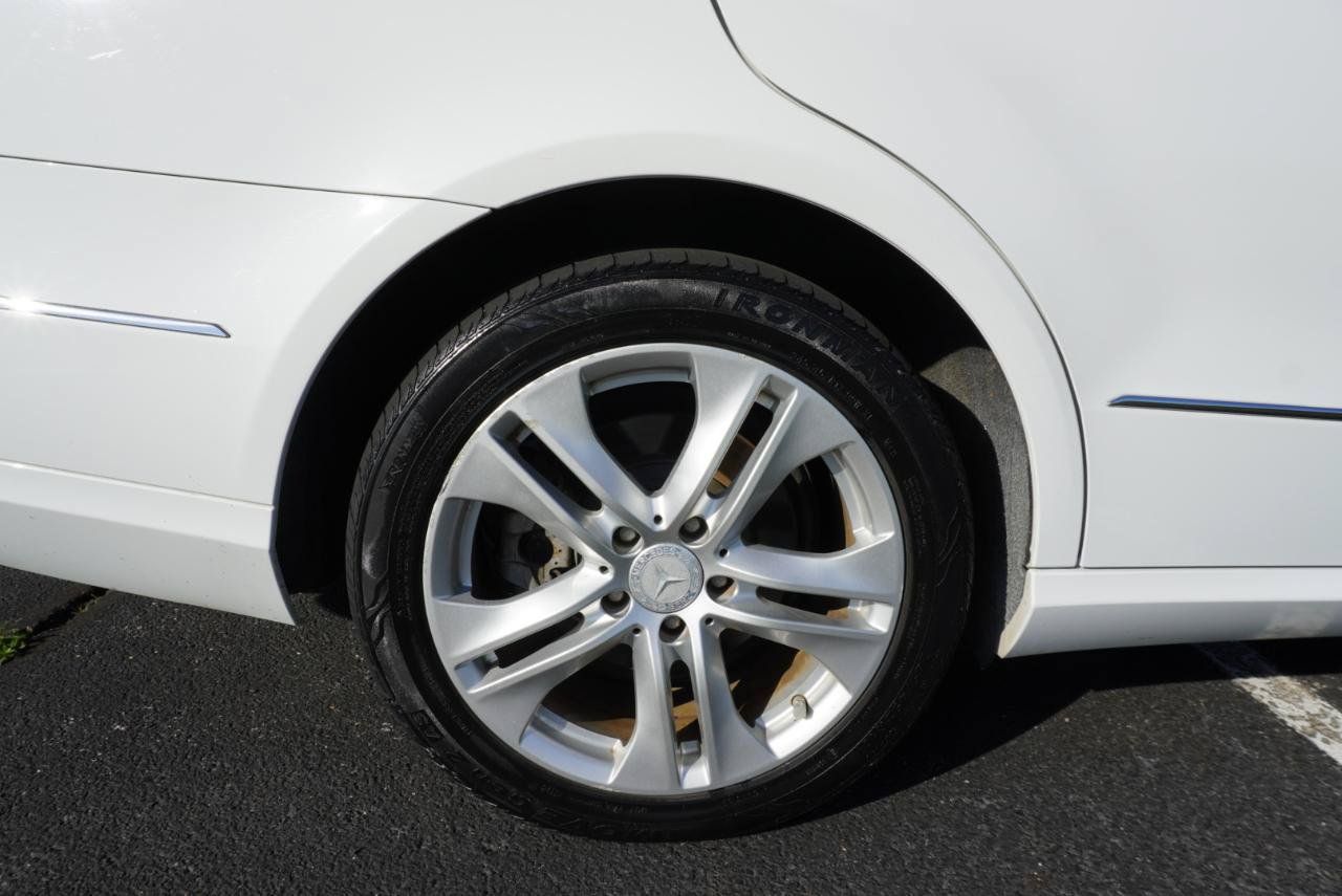 Used 2011 Mercedes-Benz E 350 4MATIC Sedan image 33