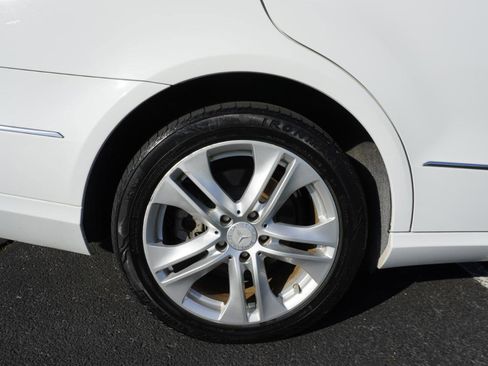 Used 2011 Mercedes-Benz E 350 4MATIC Sedan image 33