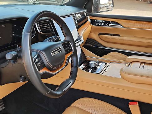 Used 2023 Jeep Grand Wagoneer Series III AWD/4WD image 10