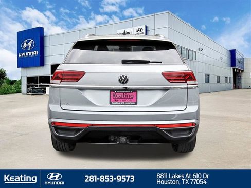Used 2023 Volkswagen Atlas Cross Sport SE w/ Panoramic Sunroof Package FWD image 6