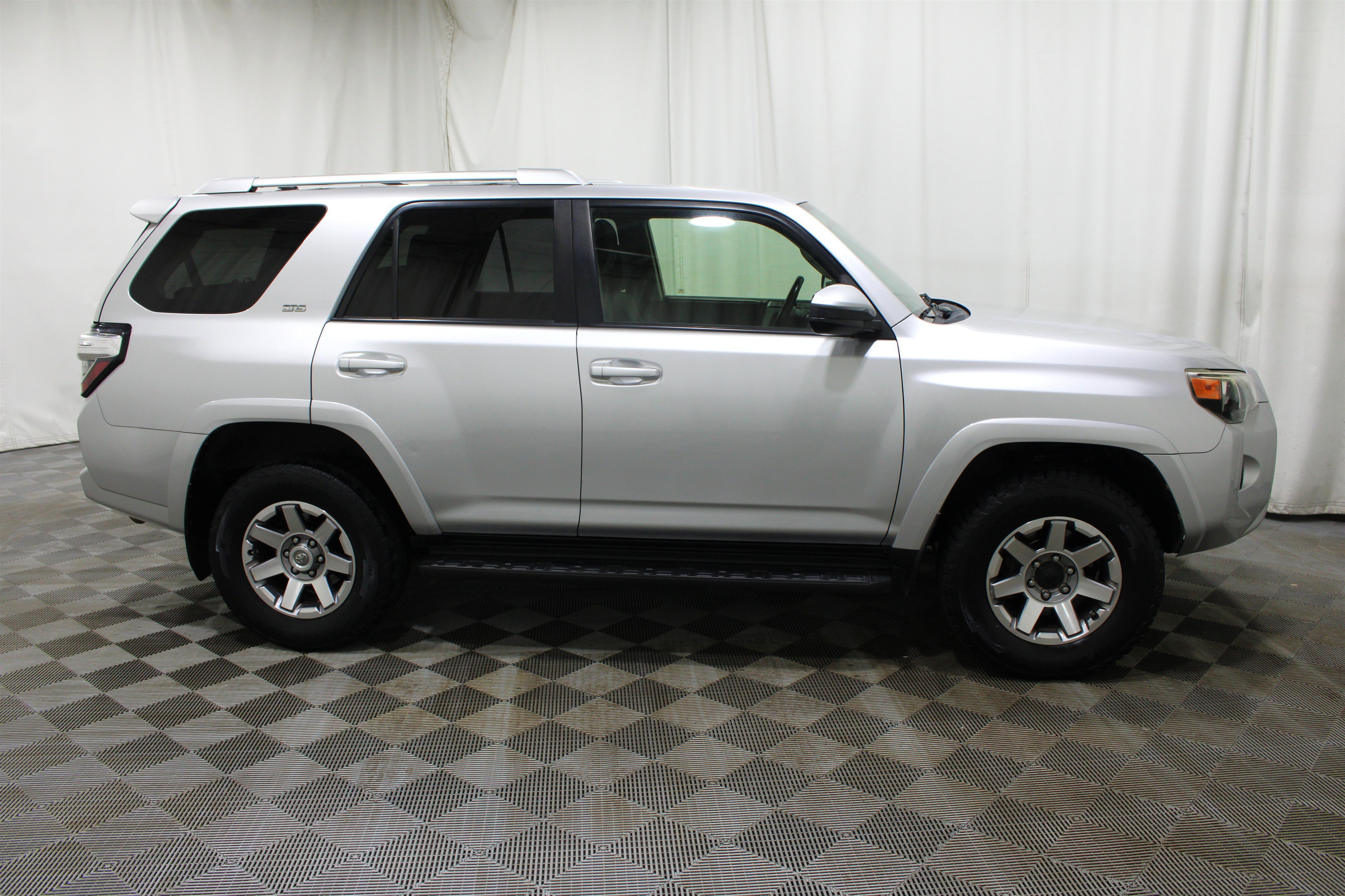 Used 2014 Toyota 4Runner SR5 AWD/4WD image 29