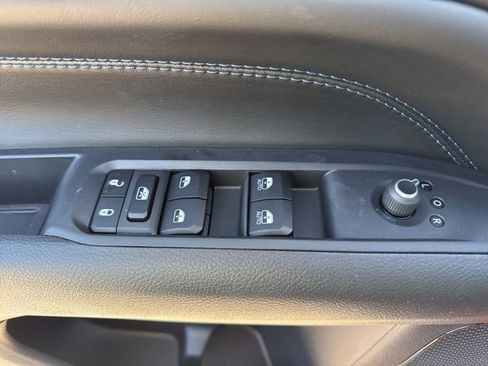 Used 2026 Jeep Compass Latitude image 9