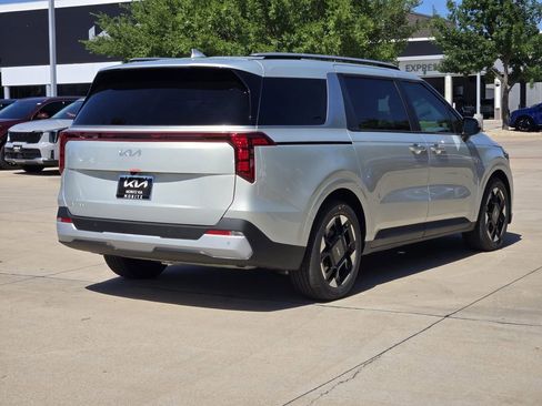 New 2026 Kia Carnival EX FWD image 4