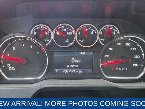 Used 2023 Chevrolet Silverado 2500 Custom w/ Custom Value Package image 17