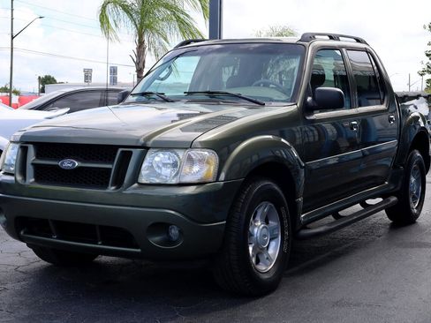 Used 2004 Ford Explorer Sport Trac XLT image 2