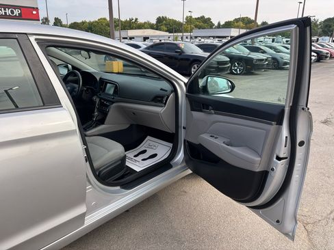 Used 2017 Hyundai Elantra SE w/ SE A/T Tech Package 03 image 9