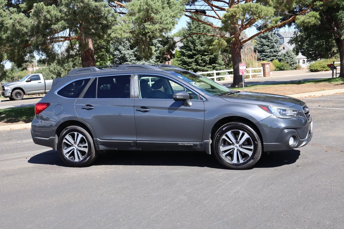 Used 2018 Subaru Outback 3.6R Limited AWD/4WD image 2