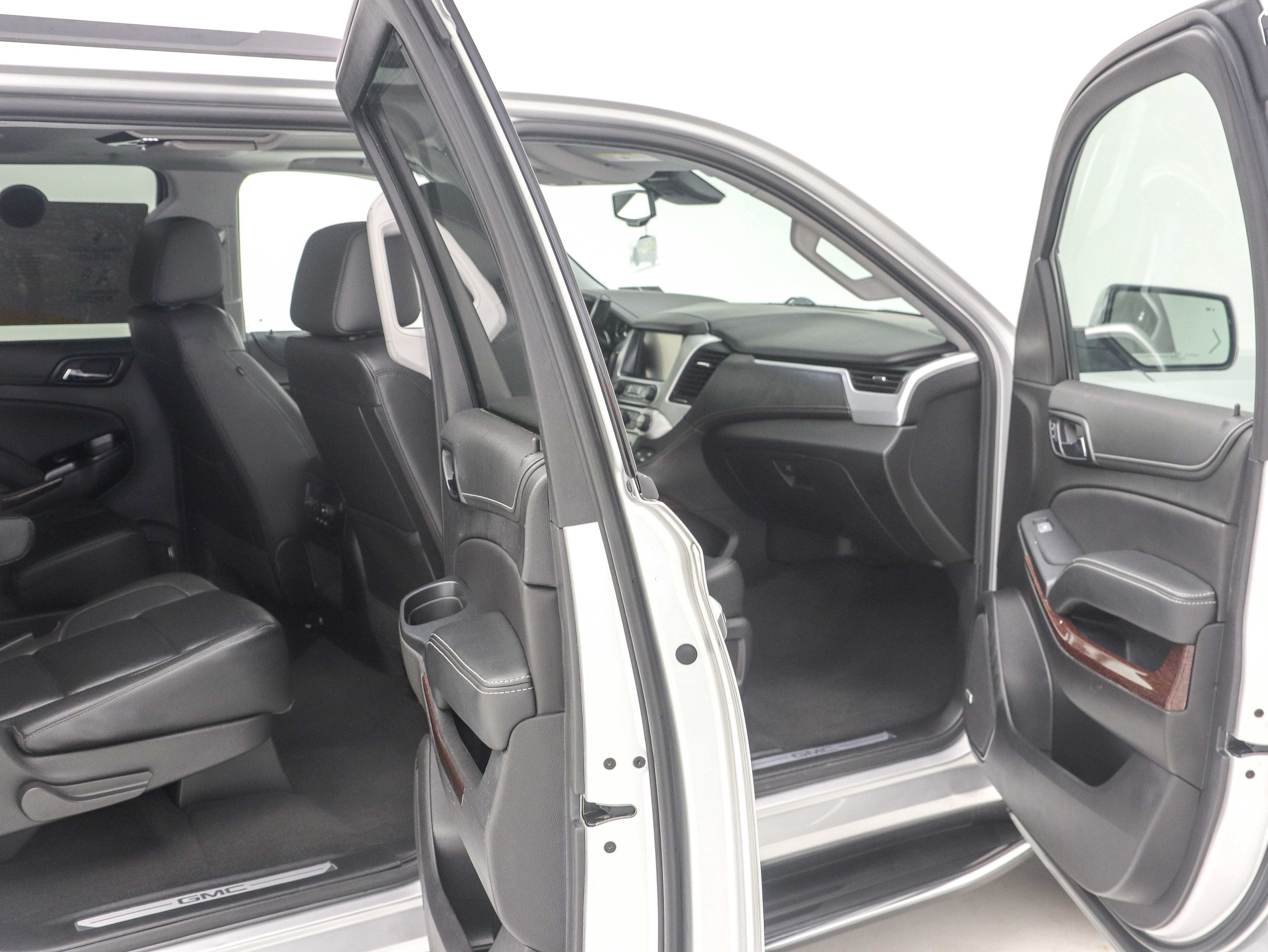 Used 2020 GMC Yukon XL SLT w/ Premium Edition AWD/4WD image 13