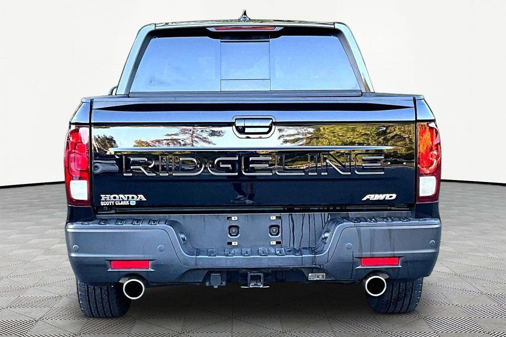 Used 2025 Honda Ridgeline Black Edition image 6
