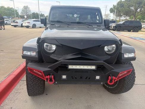 Used 2020 Jeep Wrangler Unlimited Sahara image 2