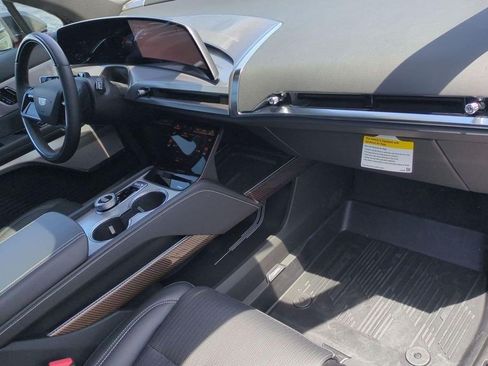 Certified 2026 Cadillac Vistiq Sport w/ LPO, Floor Liner Package AWD/4WD image 17