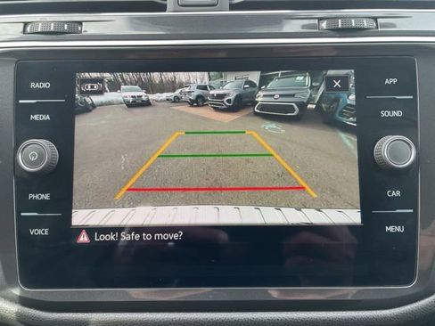 Used 2023 Volkswagen Tiguan SE image 18