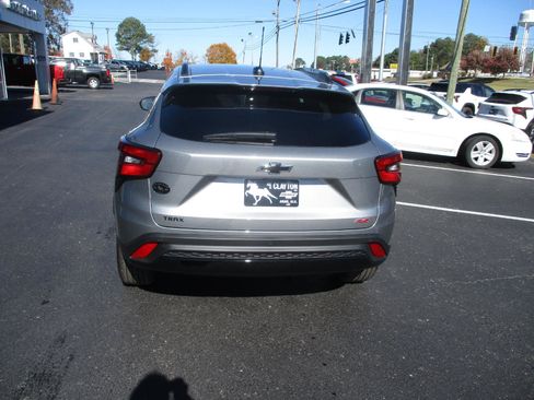 New 2026 Chevrolet Trax RS w/ Sunroof Package image 4