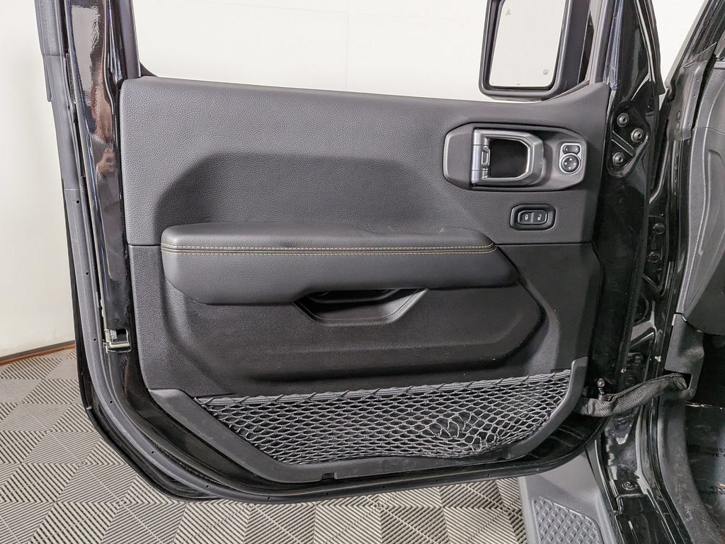 Used 2023 Jeep Gladiator Overland AWD/4WD image 11